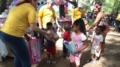 Photo of Fudonide entrega juguetes a niñas y niños de Villa Mella